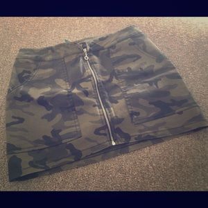 Mini skirt camouflage print